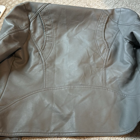 New xs gray 100% vegan leather JouJou jacket - Picture 7 of 8